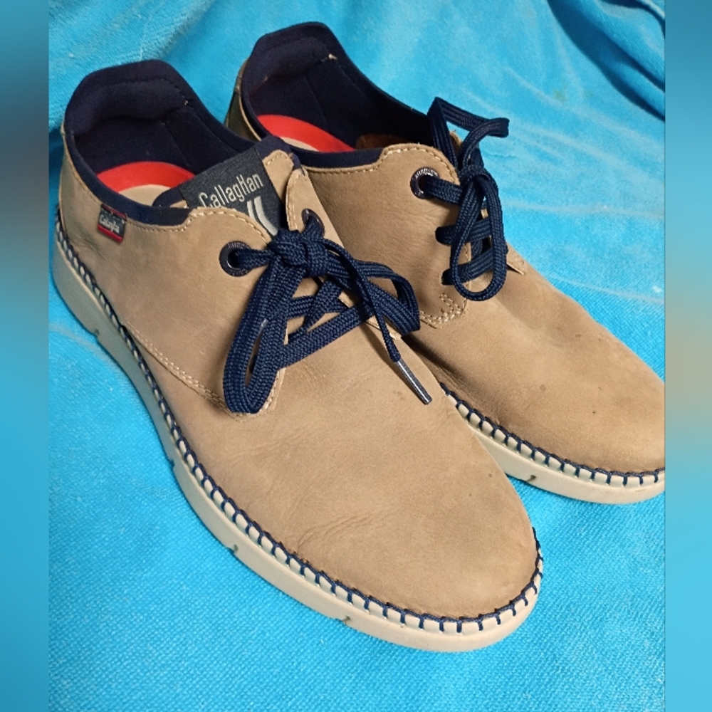 Callahan Tan Nubuck Chukka Shoes with Navy Accents